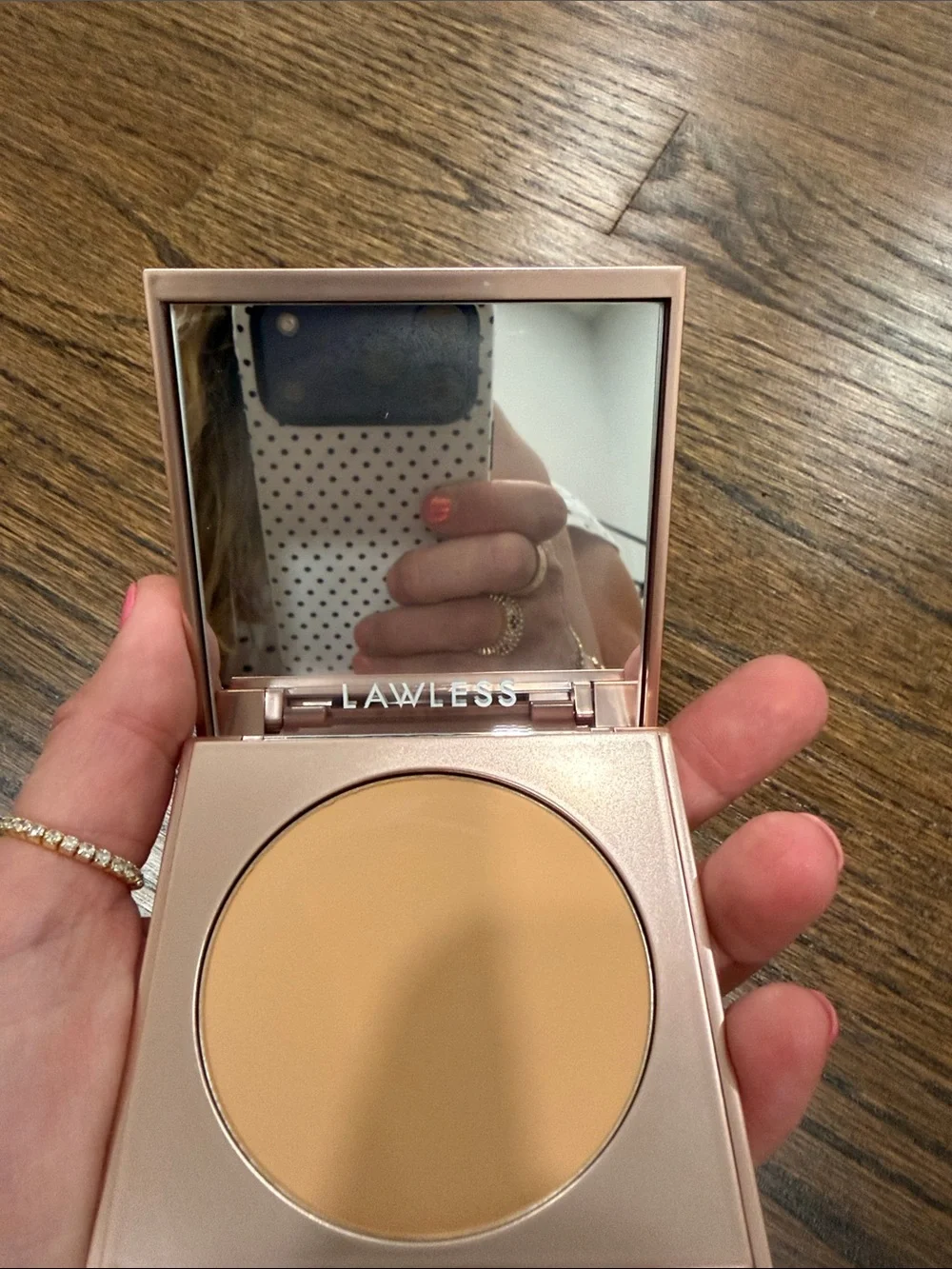 Lawless skin-smoothing powder & It Cosmetics Heavenly Luxe brush